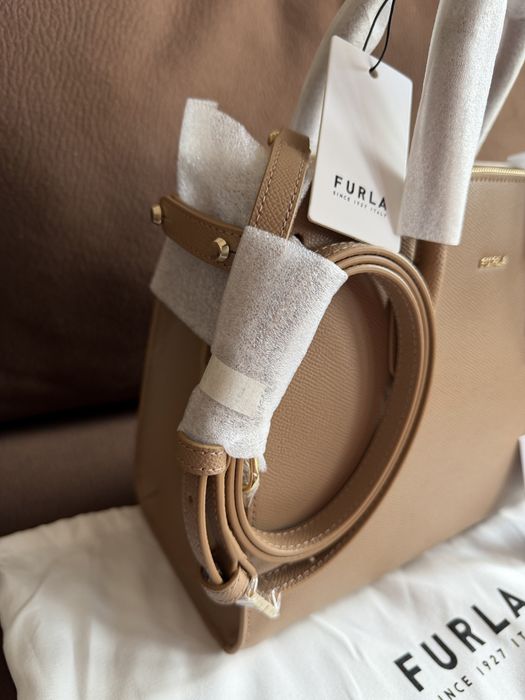 Нова Furla Gardenia Tote с етикет и противопрахова торбичка