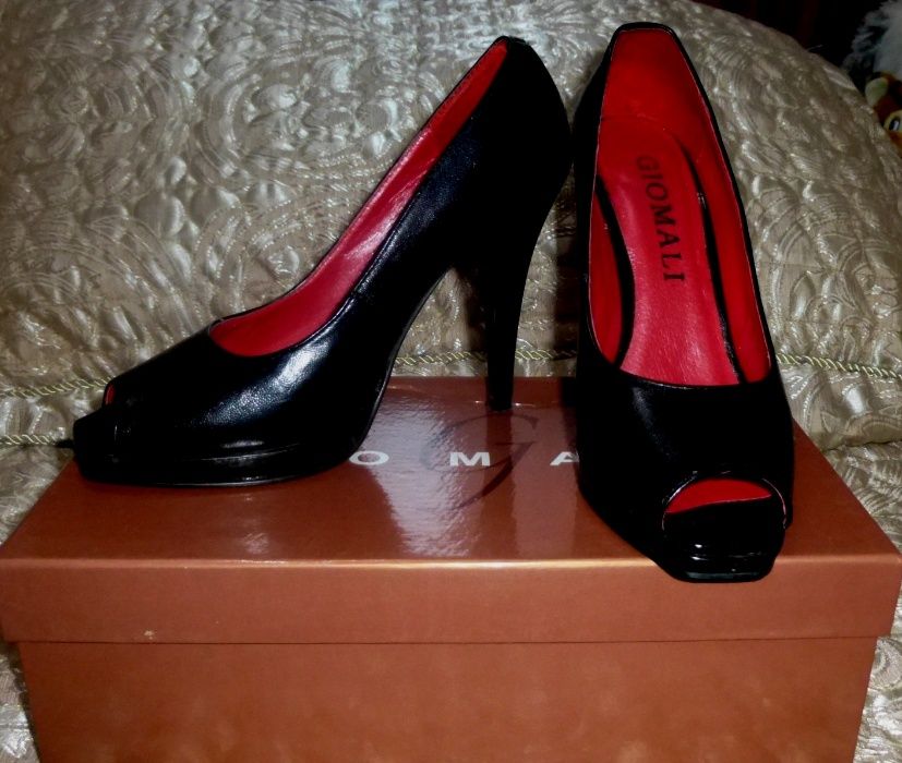 Женские кожаные туфли