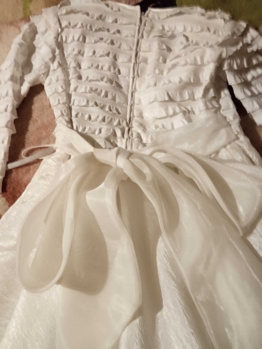 Нарядное платье на девочку