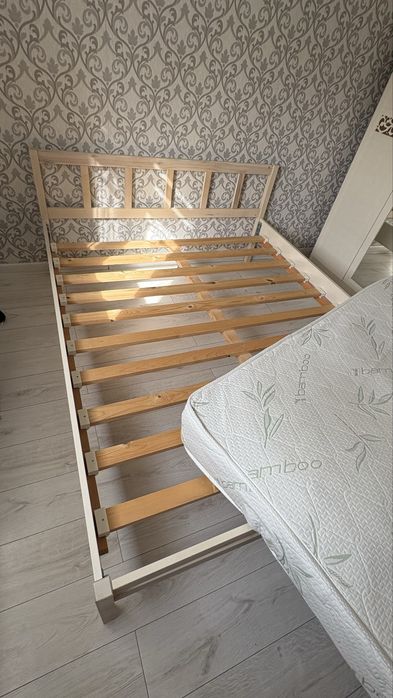 Продам кровать , матрас в подарок 1,6*2м