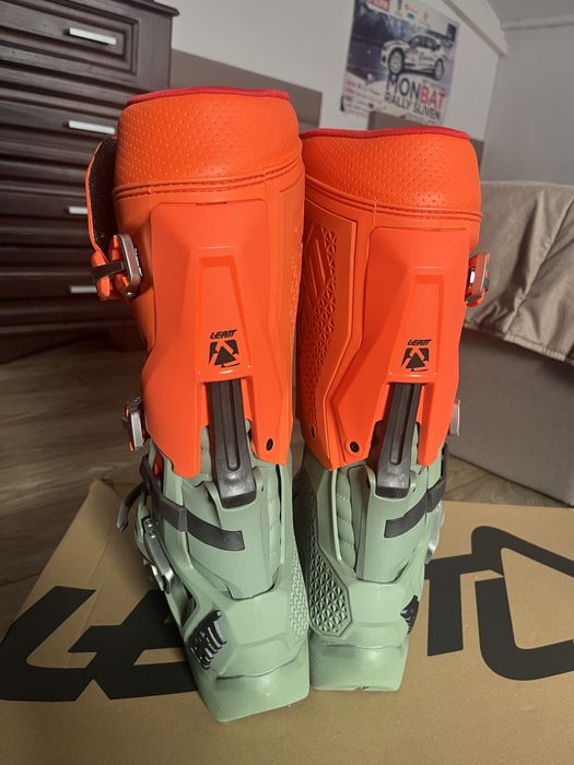 ЧИСТО НОВИ ботуши Leatt 4.5 5.5
