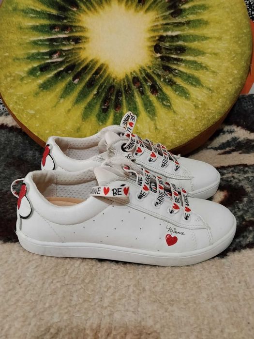 Само за 10 евро на чифт детски маратонки- GEOX- 32 номер и Skechers-28.5 номер