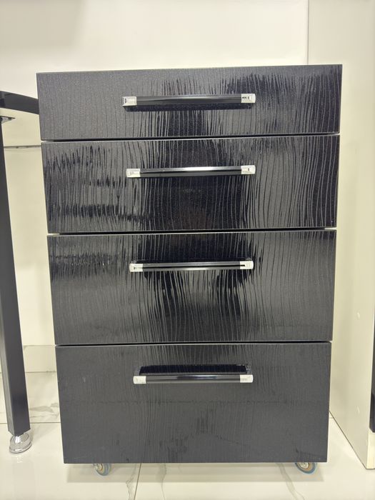 Stomatologilya xonasi mebellari sotiladi