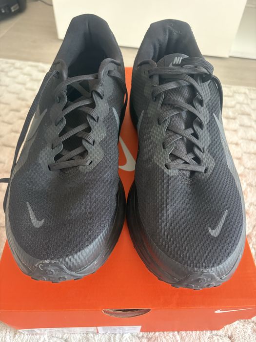 Маратонки Nike Revolution 8