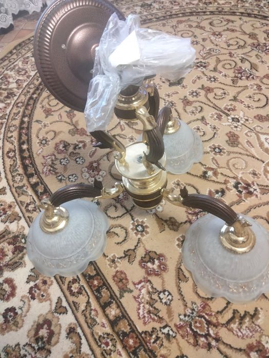 Продам люстру в отличном состоянии