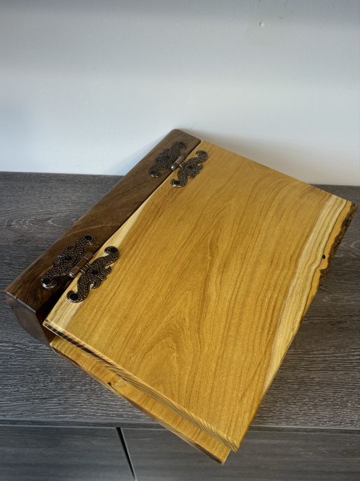 Дървена кутия “ Книгата”
