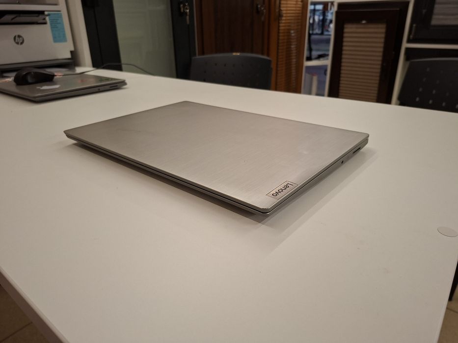 Lenovo IdePad 3 Intel Core i5 / Windows 11 / 8GB RAM / SSD 238GB