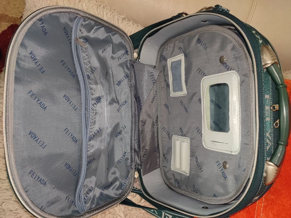 Бизнес чанта, малко куфарче