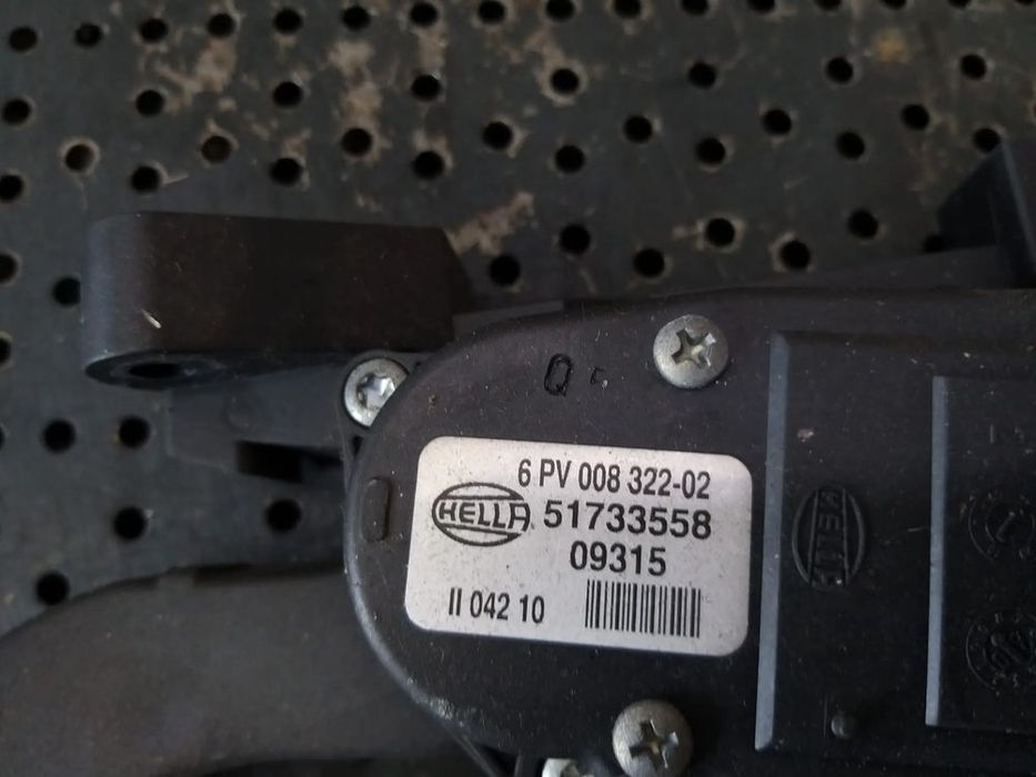 Pedala acceleratie 1.9 d fiat croma 194 6pv00832202 51733558
