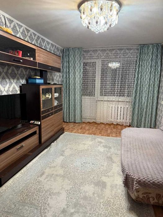 Продам 2 ком 2/5 в р-оне 17 школы