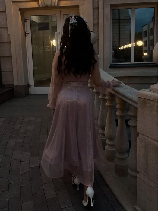 Продаю вечернее нарядное и очень красивое платье