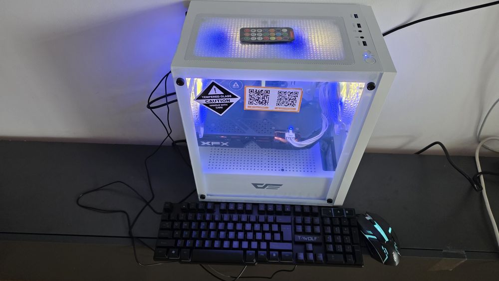 PC Gaming complet Alb RGB - i3 9100F, RX 580 8GB, 16GB RAM + Cadou Tastatură și Mouse
