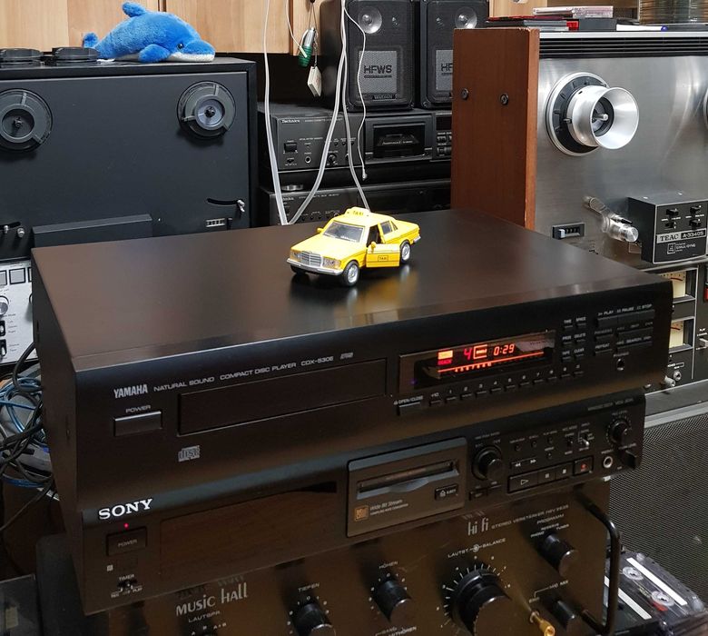 Compact Disc Stereo Deck Player  YAMAHA CDX 530E SILVER