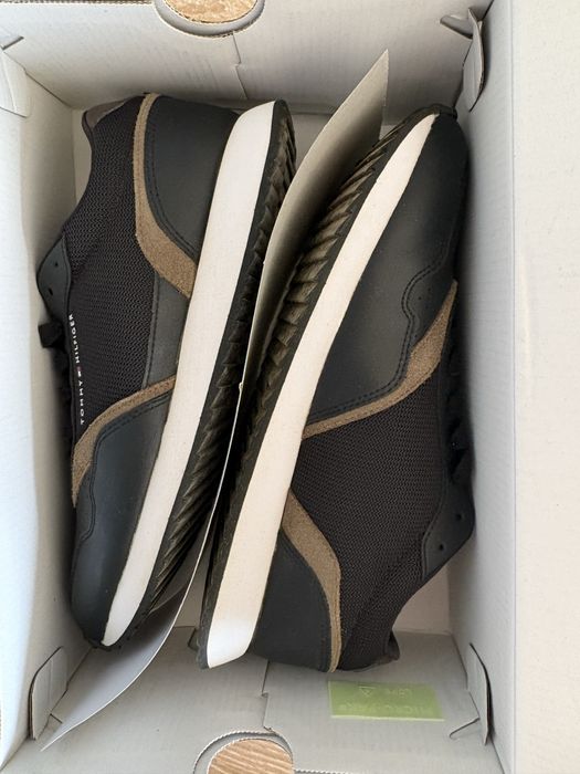 Продам кроссовки Tommy Hilfiger! В оригинале!