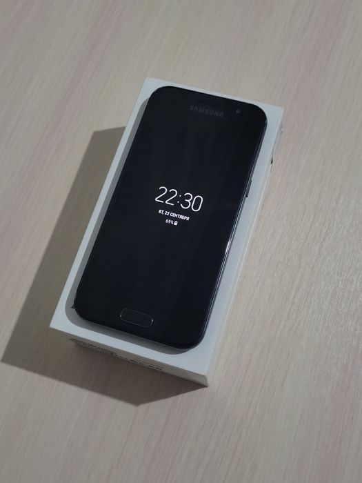 Продаю Samsung A3 (2017)