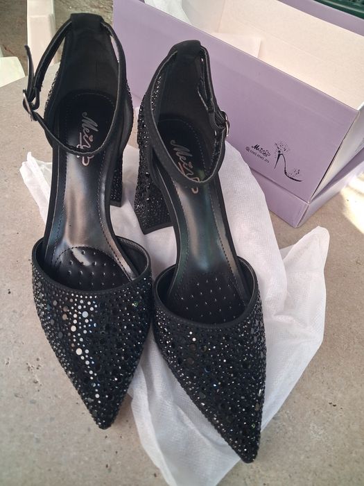 Pantofi eleganți noi