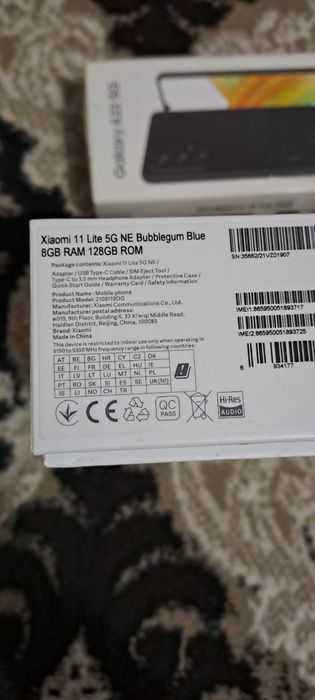 Xiaomi 11 lite sotiladi 8/128 xolati idel A+ xolatda.