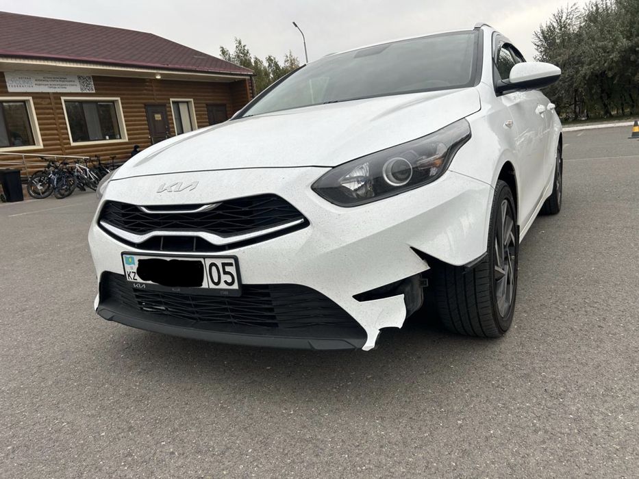 Продам б/у передний бампер на Kia Ceed 2024