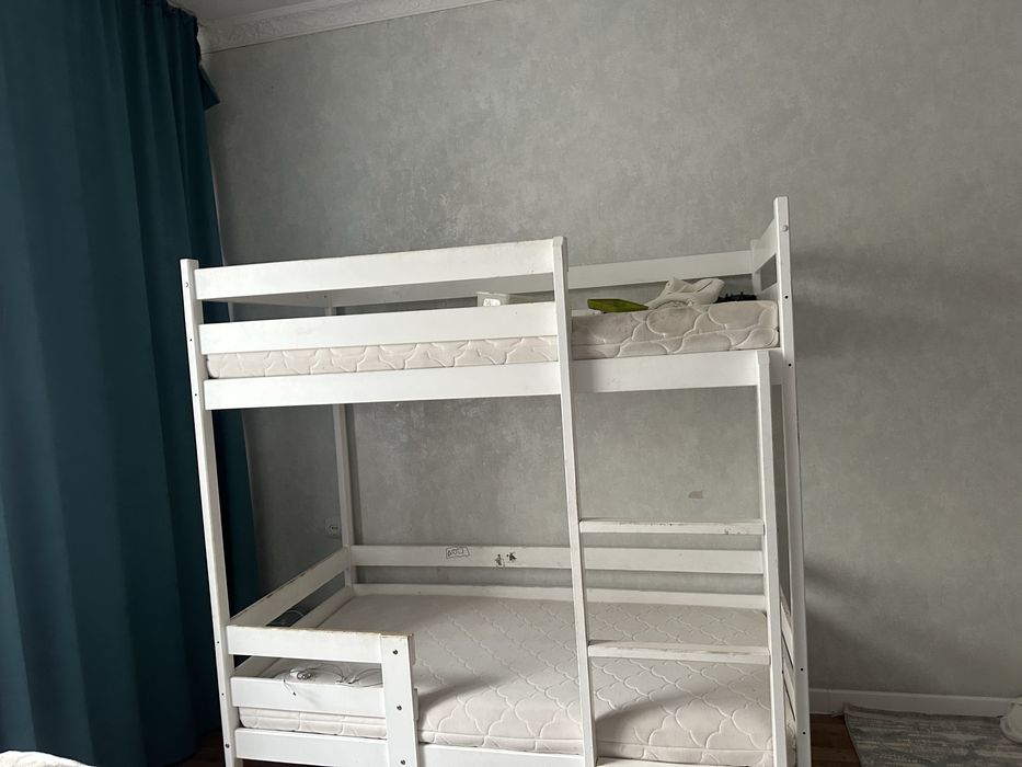 Двухярусный  кровать