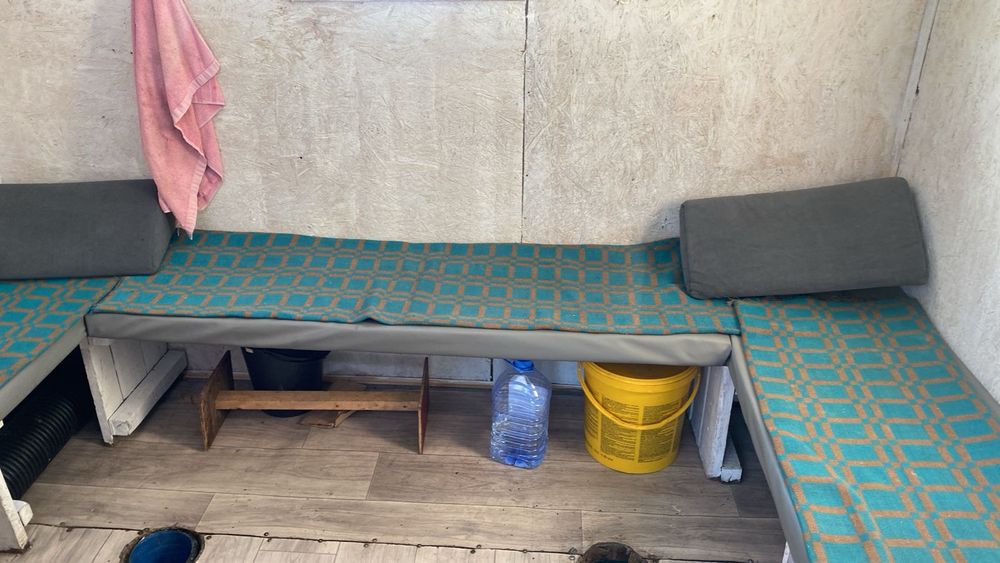 Домик для рыбалки на озере щучье