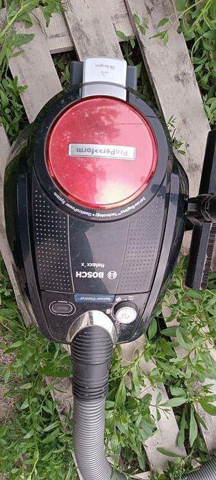 Пылесос работает