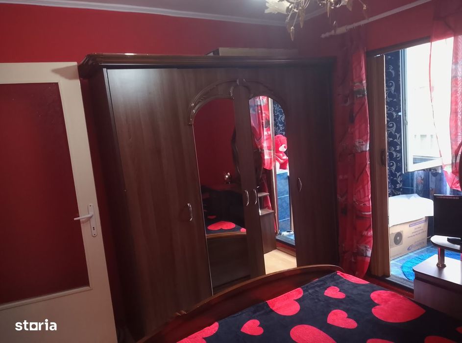 Apartament decomandat cu 2 camere și balcon închis