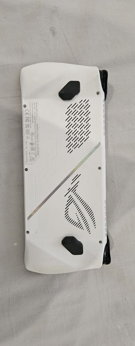 Продам Asus Rog Ally в хорошем состоянии