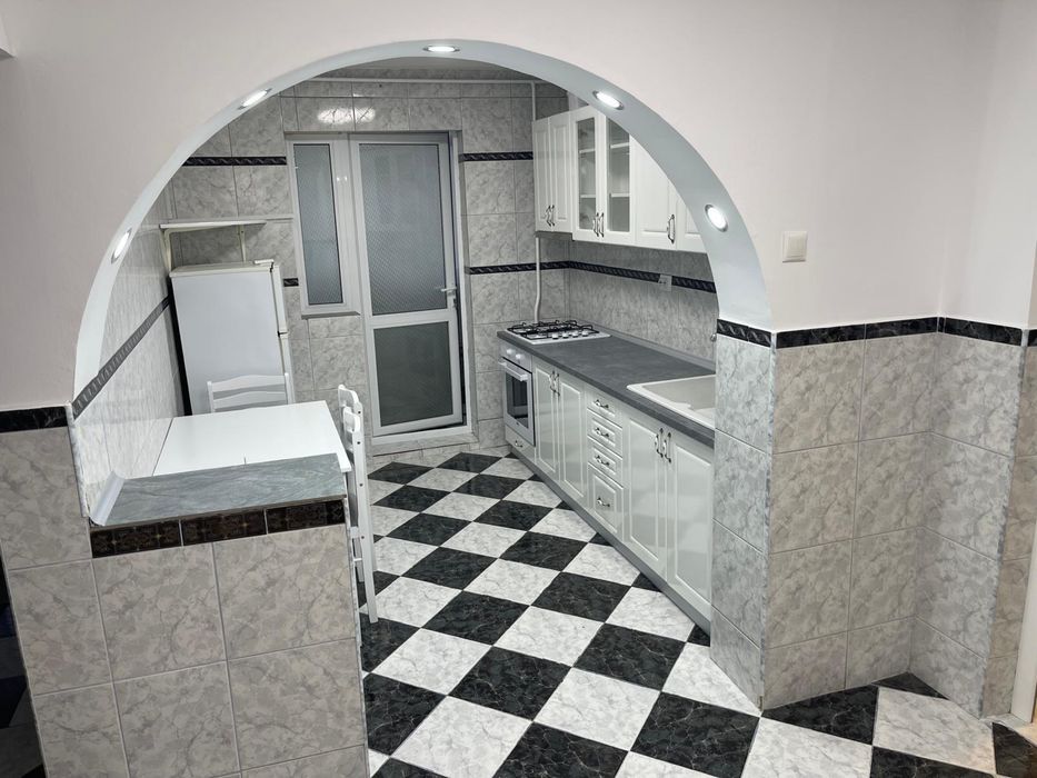 Inchiriez apartament