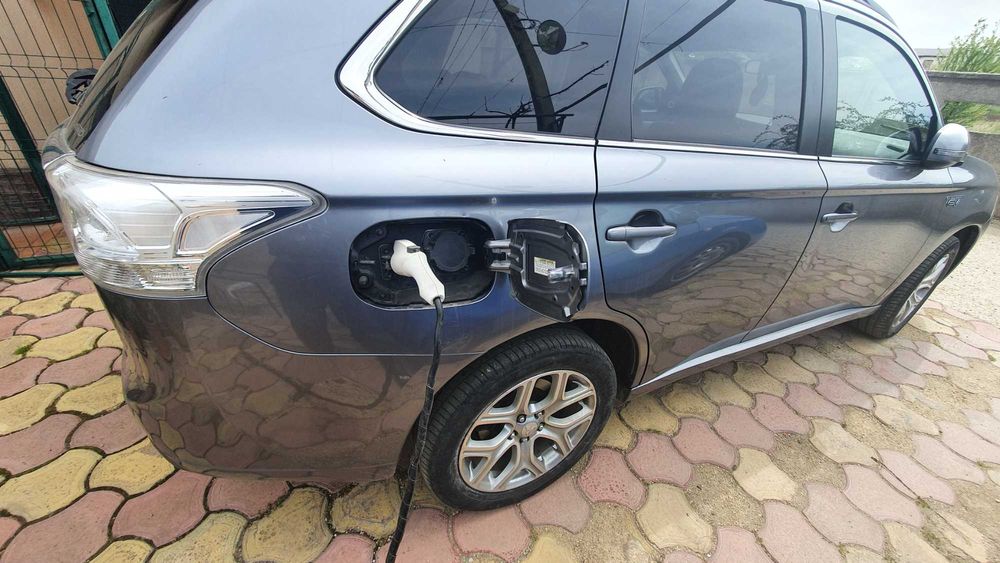 Mitsubishi Outlander 3 phev 2014, 270.000km stare foarte buna.