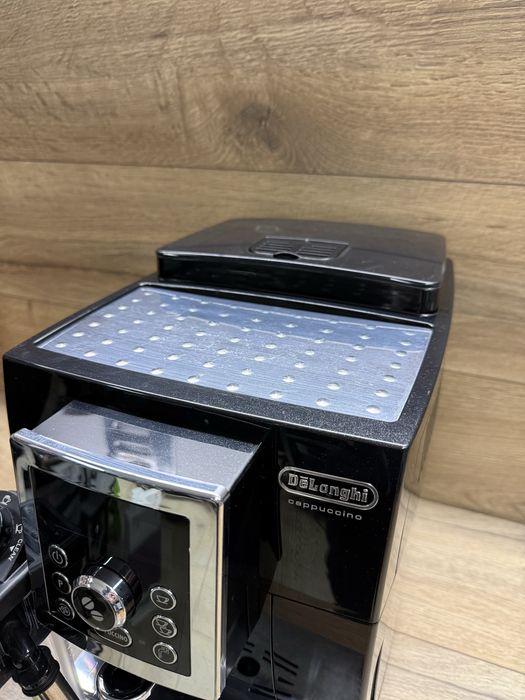 Продавам кафемашина Delonghi cappuccino Type:ECAM23.466.B