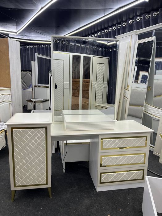 Мебель на заказ Спальни Гарнитур и в наличии