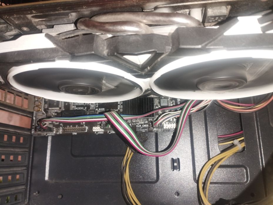 Сросна сотилади Core i5 7500(xeon 1225v6) 8gb ddr4, GTX1070 8gb(p104