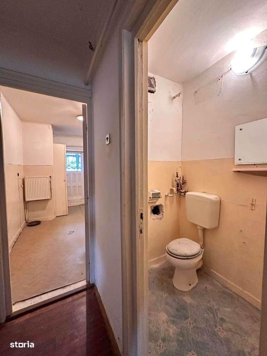 De vanzare apartament cu 3 camere si balcon, 2 bai, 70mp, 52000euro