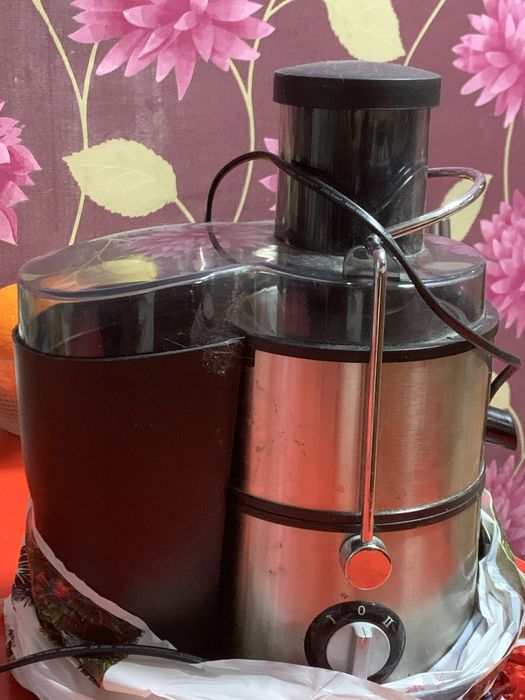 Новая сока выжималка еще с этикеткой