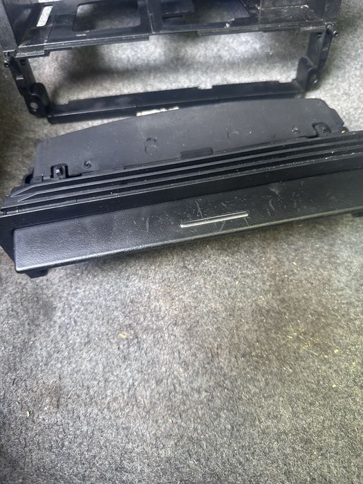Оригинална конзола с Pioneer CD/MP3 за БМВ Е46