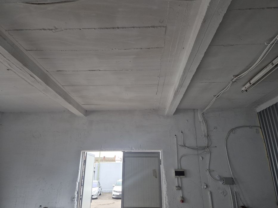 Închiriez garaj 65 mp,zonă centrală,str.Cuza Vodă nr.36,