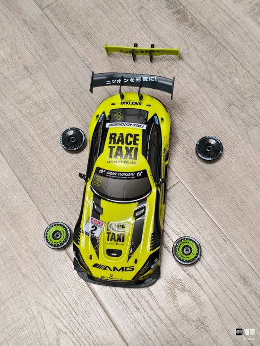 Дрифт машинка на радиоуправлении.