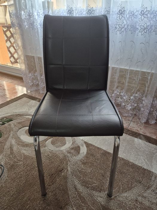 Vand masă și 6 scaune de sticlă în stare foarte bună