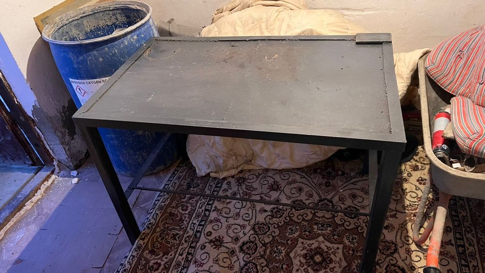 Продам верстак железный стол