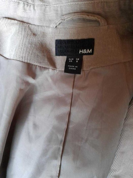 Sacou dama catifea raiata bej H&M si fusta neagra pentru evenimente M