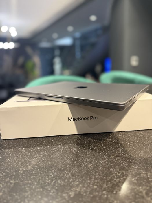 MacBook pro 14 inc 16 gb -TB SSD