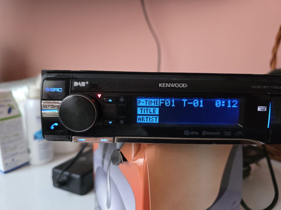 Продавам Kenwood kdc-bt73dab