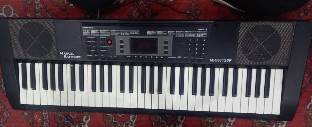 Electronic pianina. Manuel Raymond. Ko'p ishlatimagan.