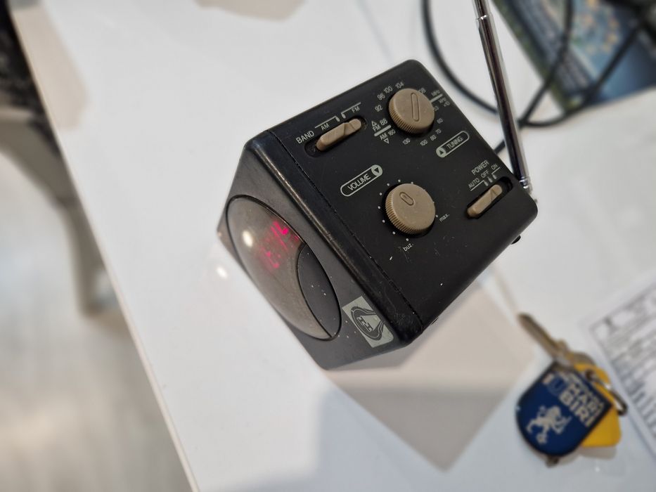 Radio cu afișaj electronic