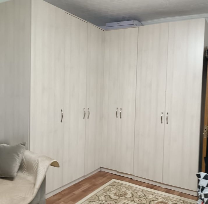 Шкаф большой угловой