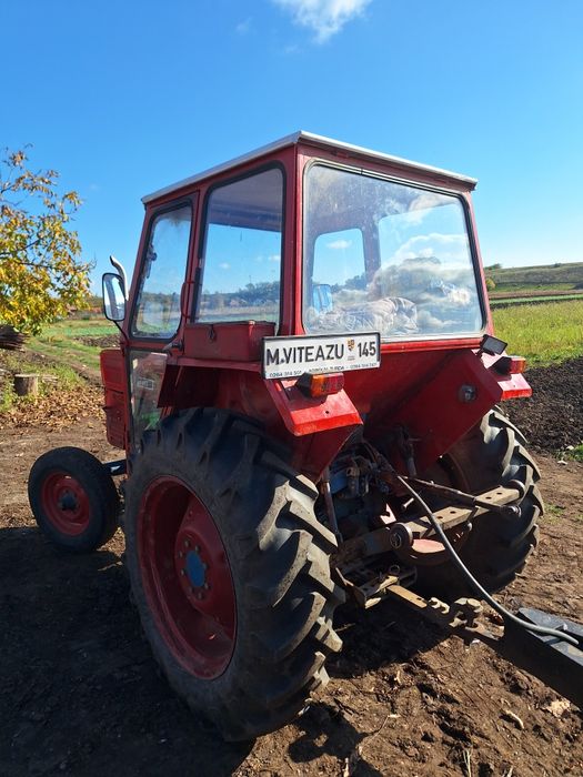 Tractor universal 445