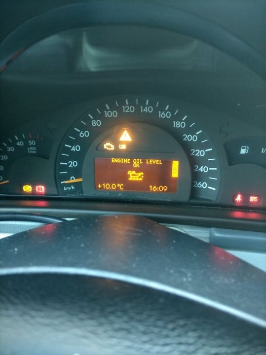 Продавам Mercedes C 270