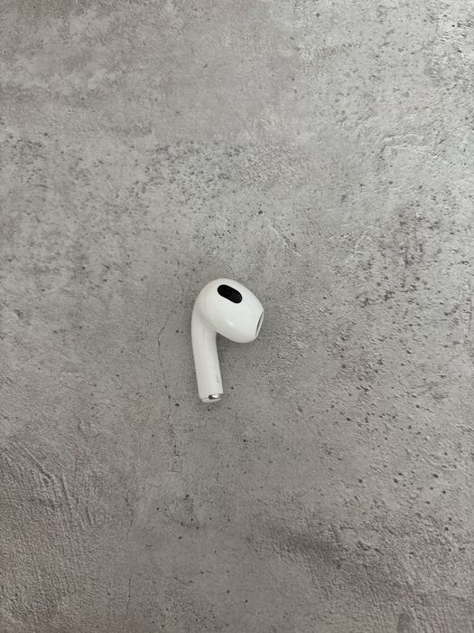 Левое ухо Airpods 3