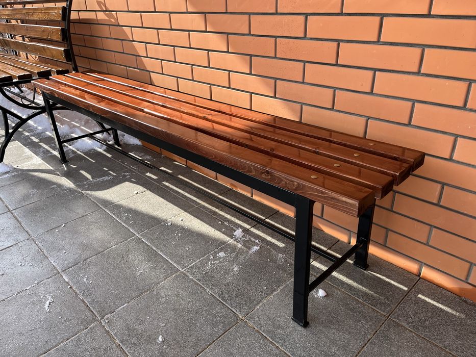 Садовые скамейки и лавки