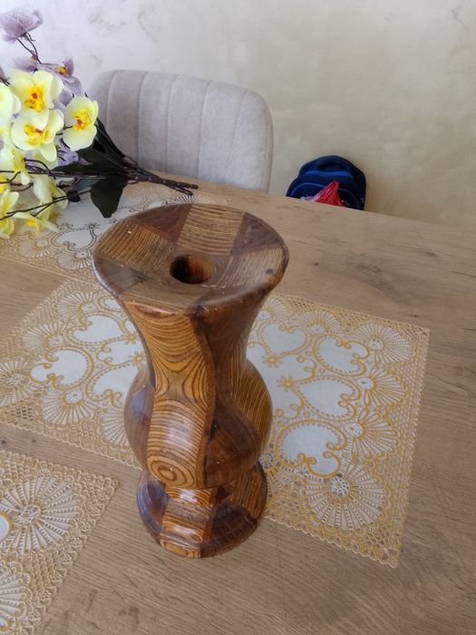 Vaza din lemn masiv